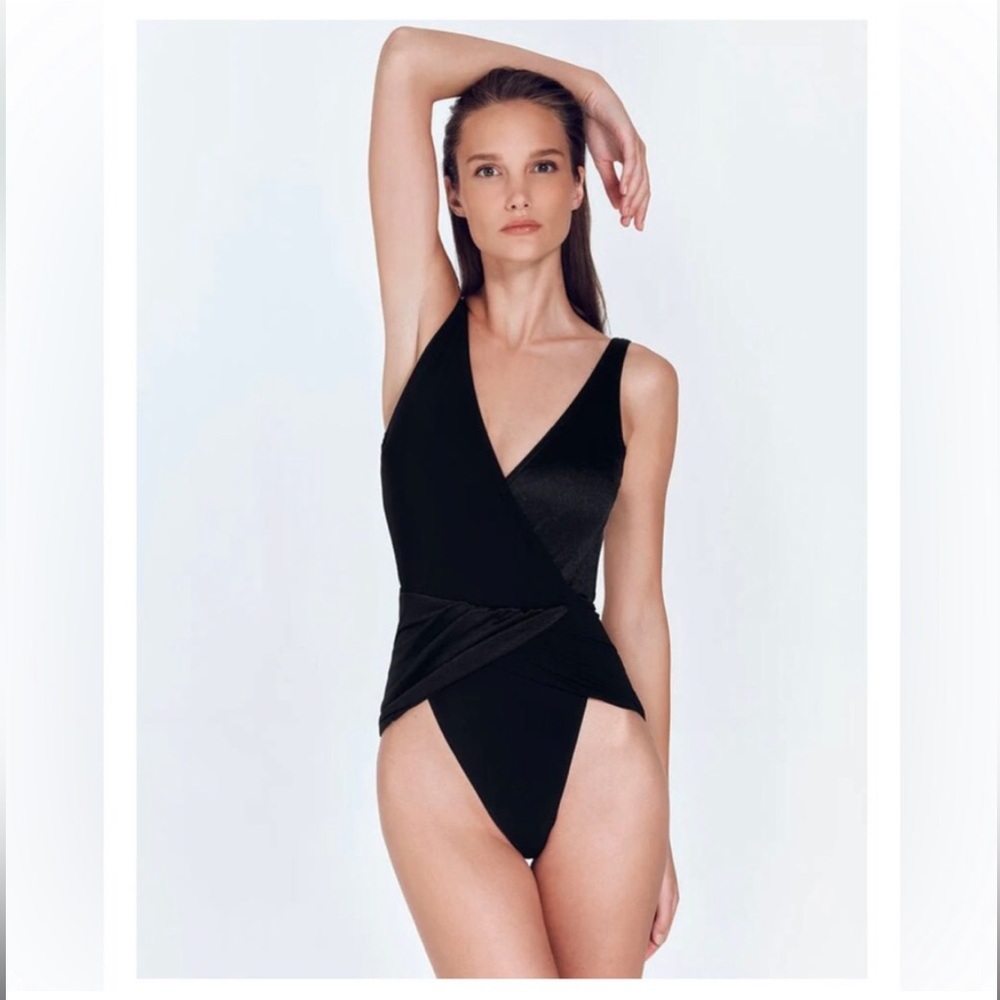 Morvan black v-neck Aria swimming suite, xs, NWT